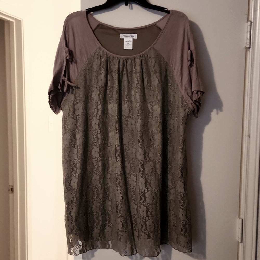 Short sleeve Paisey Vine Mauve Tunic/Dress. Lace overlay. Size XL.